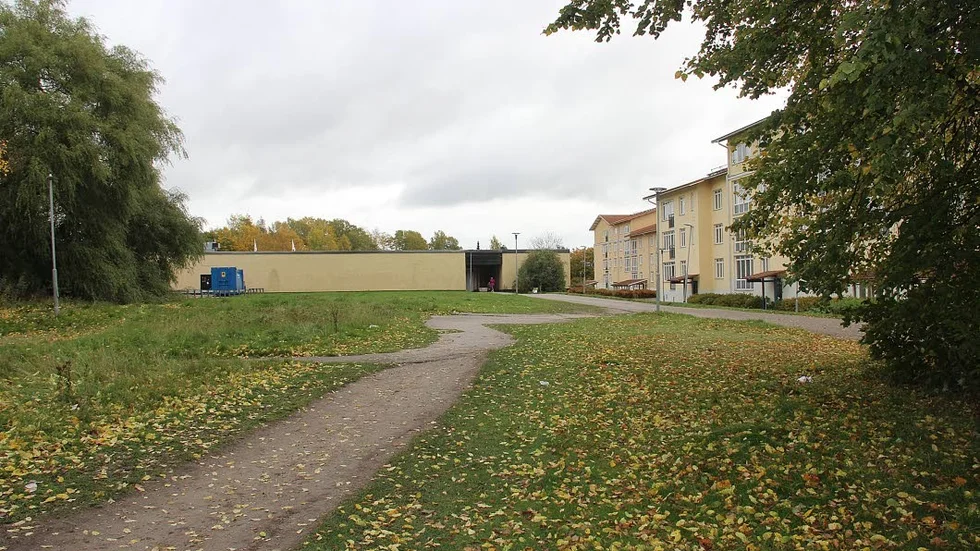 Plats för sport och fritid? Stor öppen yta nära Västerleds torg.