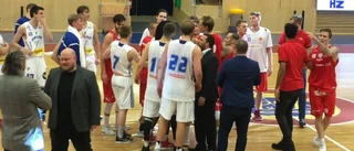 Se bråket och spelarnas kommentarer