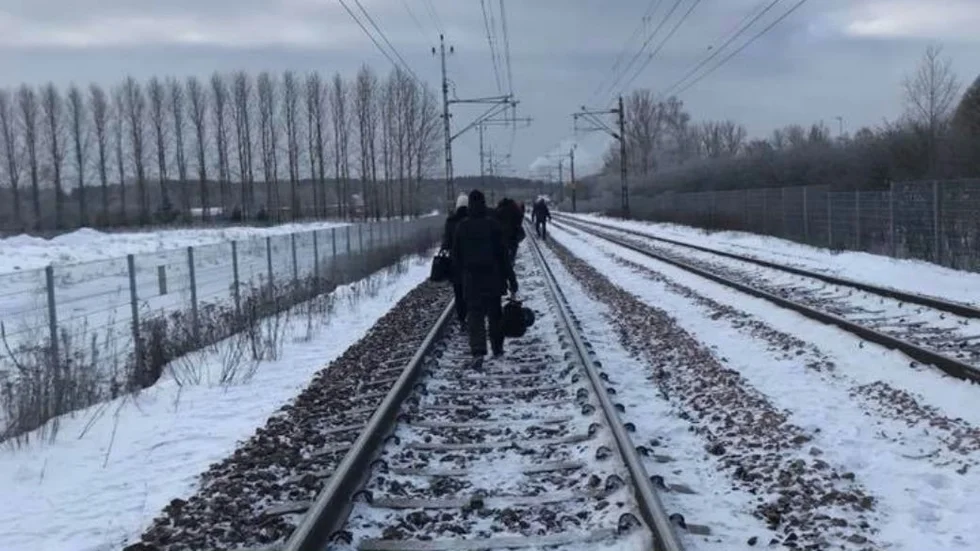 Under morgonen evakuerades flera tåg på sträckan Uppsala - Stockholm.
