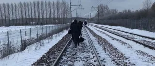 Resenärer evakueras från tåg