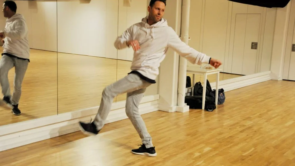 Lär ut. Stegen från Samir och Viktors nummer "Shuffla" kommer att läras ut under finalveckan på dansskolan Move 2 Dance i Knivsta.