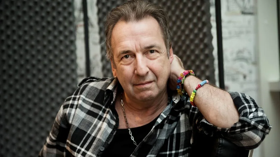 "Jag lever mitt liv med musiken.", säger gitarristen Janne Bark som fyller 60 år.