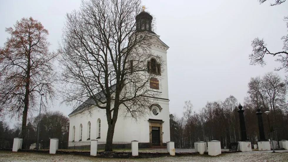 Väntan. Ombyggnaden av kyrkan i Söderfors får vänta. Kammarrättens byggbeslut har överklagats till högsta förvaltningsrätten, som senare i vår avgör om den ska ta upp ärendet.