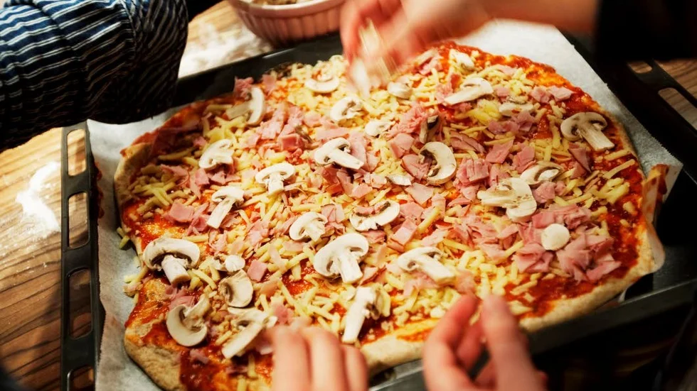 Arkivbild. Egenmodifierad pizza - där kunden själv väljer ingredienser - är den vanligaste pizzan i Uppsala.