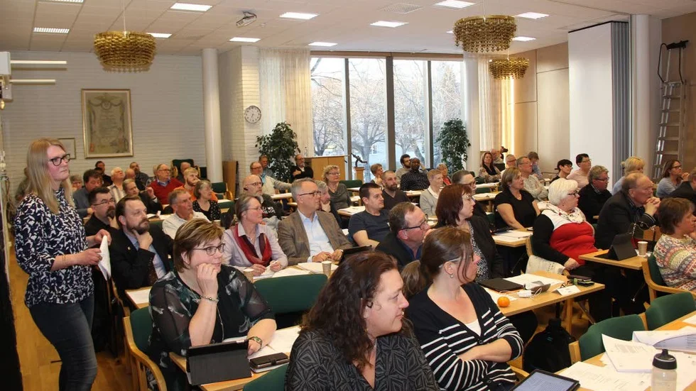 Kritisk. Centerpartisten Sara Sjödal är kritisk till hur de styrande partierna i Tierps kommun hanterat  upphandlingen av Vegavallsområdet.