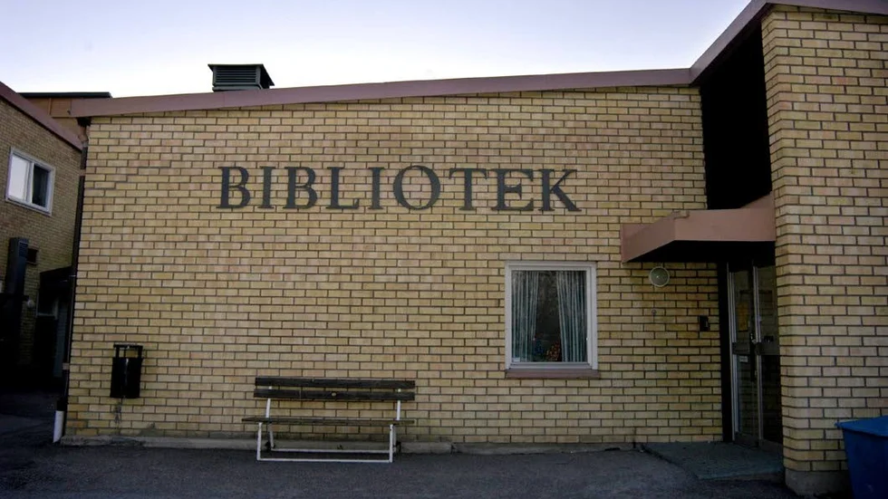 En satsning på att hålla biblioteket öppet även tider då personal inte finns på plats väntar filialen i Örsundsbro.