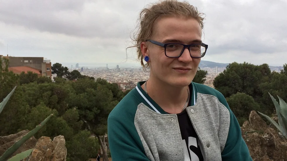 André Thaberman jobbar som kundtjänst åt svenska företag, men kontoret ligger i Barcelona. Foto: Åsa Thaberman