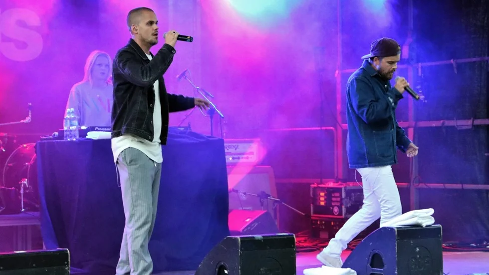 R&B-bandet Ansiktet var ett populärt inslag under kvällen och Parkfestens dragplåster.