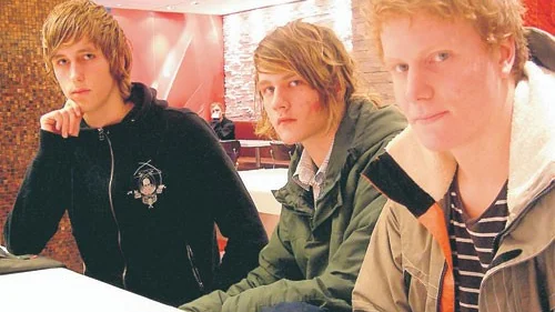 Jimmy Svensson, William Wiklund och Nic Rydholm är tre av många unga killar i det "nya" Västerviks FF.