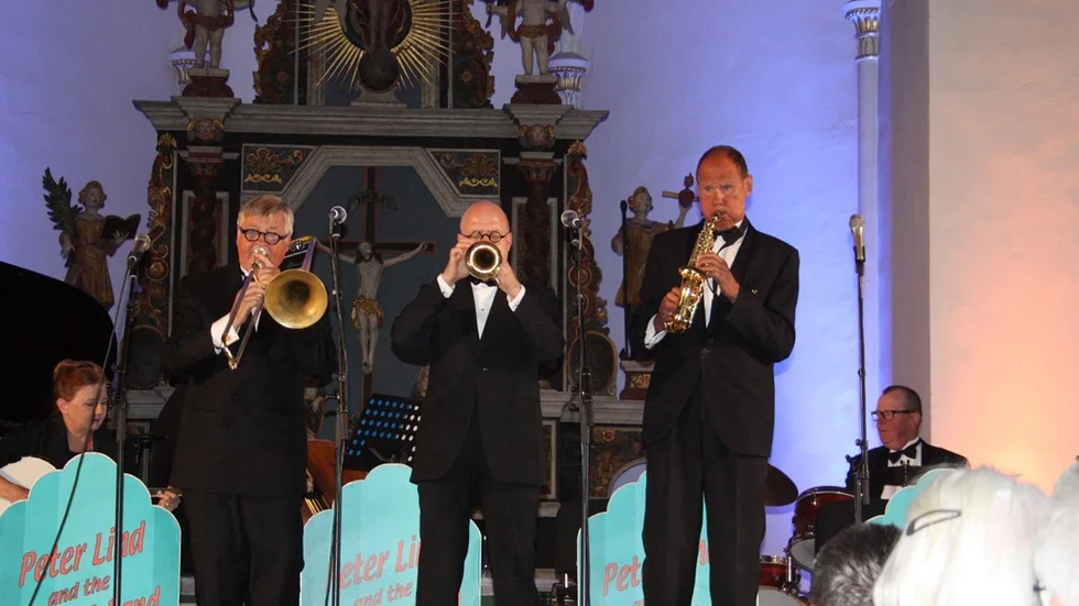 Blåssektionen utgörs av Jesse Lindgren, Peter Lind och John Högman.