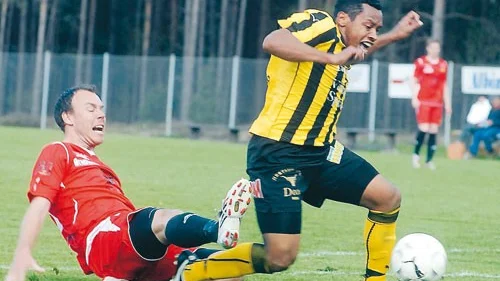 André fälls i den 27:e minuten av Gullringens hemmamatch mot Lindö. Brassen satte själv straffen och sedan kunde Gullringen med en man mer på planen plocka tre enkla poäng via seger med 5-2.