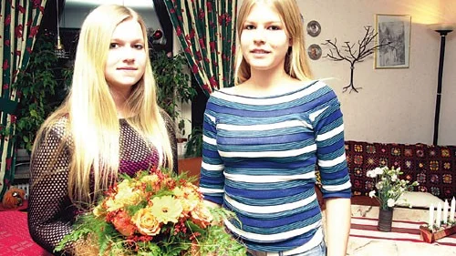 Virserums Lucia 2003 heter Rebecca Nilsson. Hon blir Lucia nummer 24 i raden sedan VSGF startade firandet startade 1979. Ett hedersuppdrag som hon är mycket glad över. Här gratuleras hon av fjolårets Lucia Louise Johansson, th.