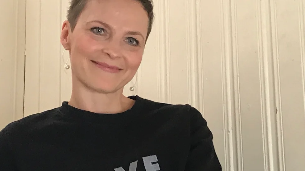 "Min styrka satt inte i bröstet. Snarare tror jag den sitter i ärret", säger Madara Vaska Olin, som är en av de 16 kvinnor som berättar i ord och bild om hur mastektomin påverkat dem i den kommande boken "Queens of scars".