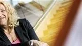 Det tog lång tid för Claes Schmidt att bejaka att han är transvestit. I dag är han och Sara Lund samma person.