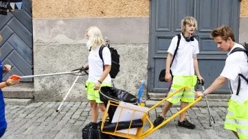 Fjolårets superstädare i aktion.