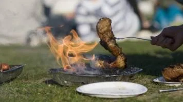 Engångsgrillarna, en stor brandfara.
