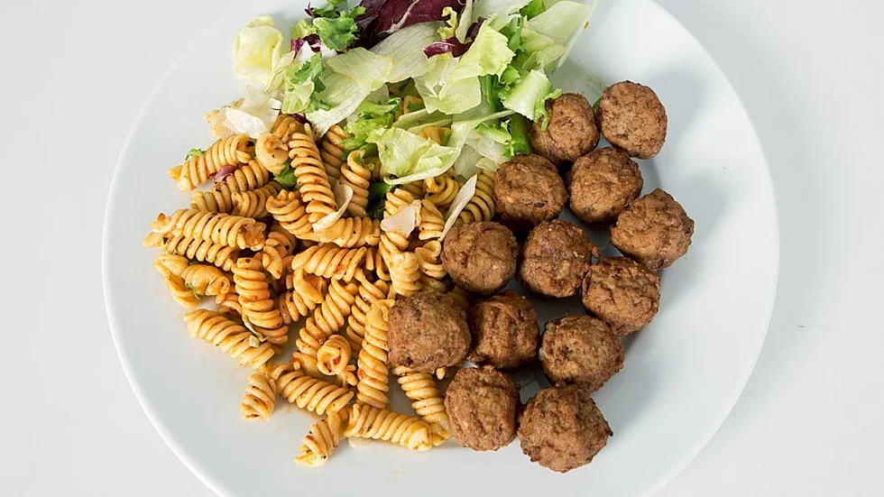 Köttbullar med pasta. 13 färdiga köttbullar, 110 gram kött.