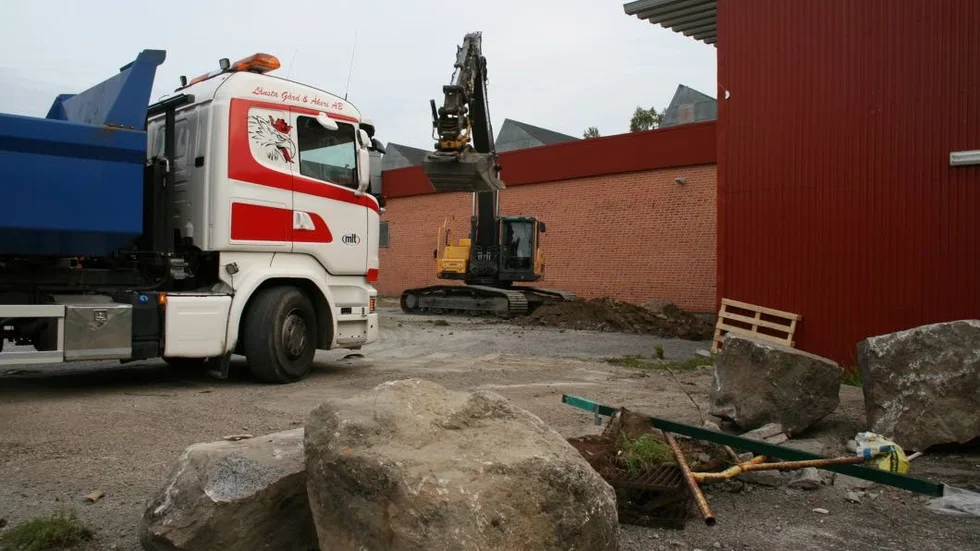 På torsdagen inleddes schaktningsarbetena för den nya ilastningskajen.