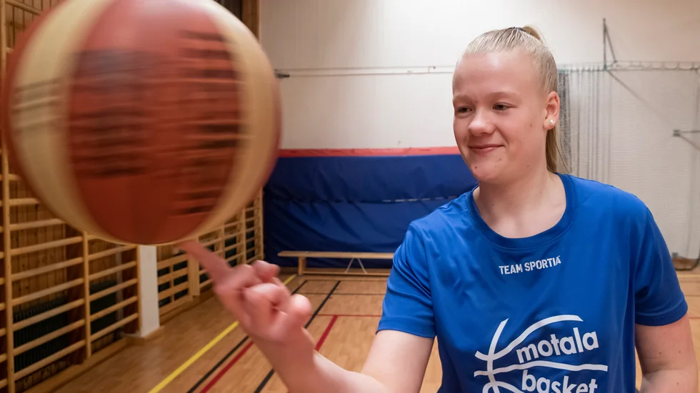 Alice Adolfsson i Motala basket satte personligt rekord i en herrmatch när hon satte tio pinnar i tvåan i förlustmatchen mot Karlstad.