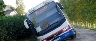 Buss med barn i olycka