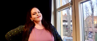 Linda Råsberg är tillbaka i stan – och Katrineholmsrevyn: "Jag har nog alltid haft minst ett ben kvar här"