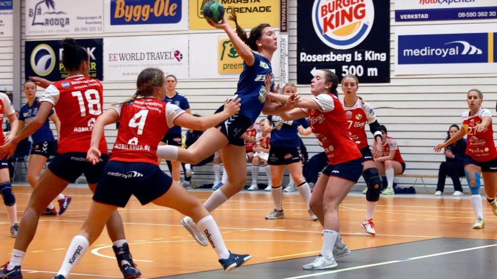 Tina Sandell når högst i en match mot Rosersberg.
