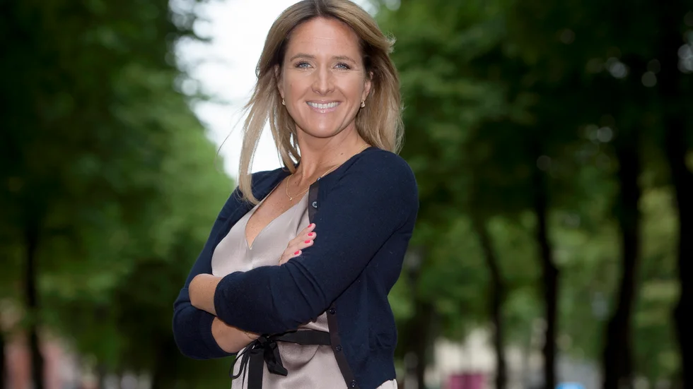 Denise Rudberg har skrivit om tre kvinnors liv i skuggan av andra världskriget. Litteraturen kan ge oss tro, värme och förståelse, skriver UNT:s Vendela Källmark. 