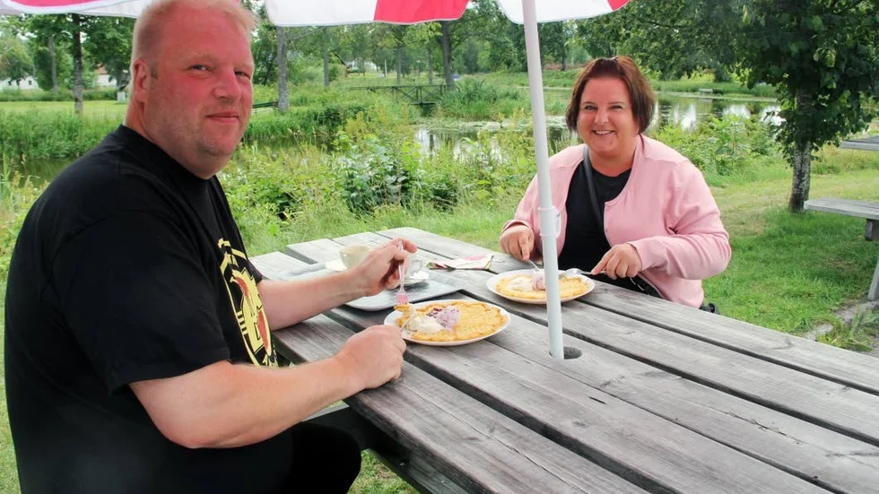 Anders Jansson och Jennie Karlsson tycker om atmosfären på bruket.