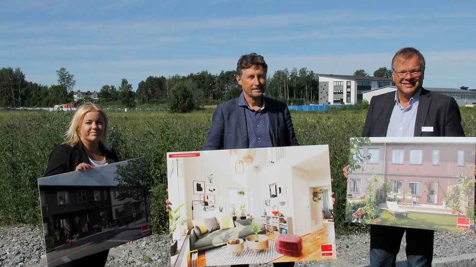 Evelina Lund och Magnus Silén från Länsförsäkringar fastighetsfförmedling flankerar Mats Fryxell.