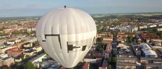 Luftballong-stunt över Uppsala