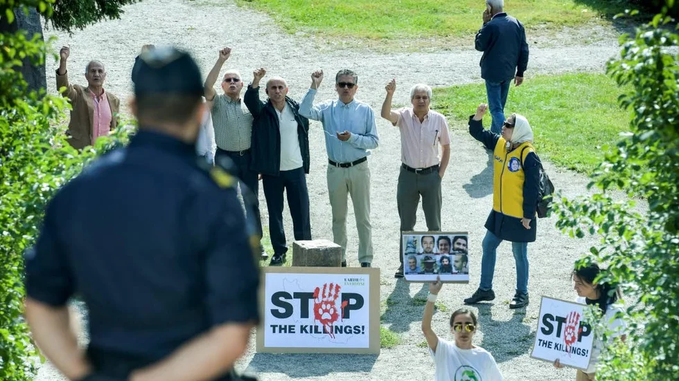 Demonstration i samband med att Irans utrikesminister Javad Zarif föreläser på fredsinstitutet Sipri.