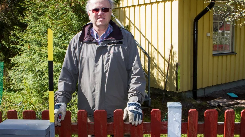 Gunnar Westermark var utan internetuppkoppling i tre månader på grund av fel som begicks när fiberkabeln installerades. Någon tillfällig uppkoppling erbjöds inte, trots att kopplingsskåket står vid tomtgränsen, några få meter från huset.