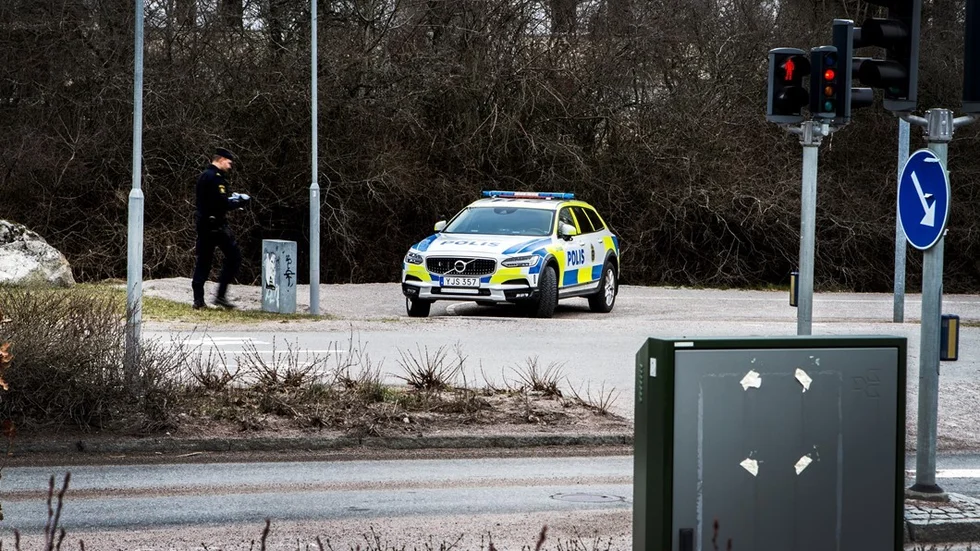 En person omhändertogs efter bomhotet.