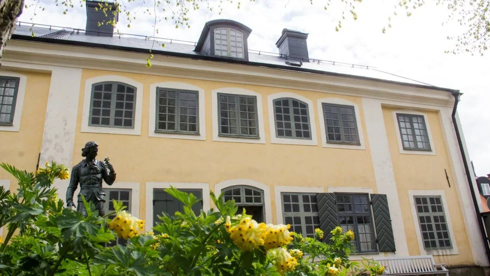 Här i hörnet av Linnéträdgården bodde Carl von Linné. Sedan 30-talet är byggnadens återställd till Linnéstid.