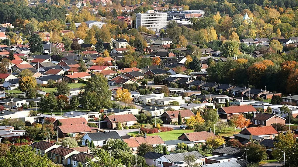 Avgälden för ett antal tomträtter bland annat på Korsängen ska omprövas.