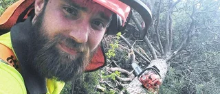 Ambulansföraren Jimmy bestals – på sjukhusets parkering