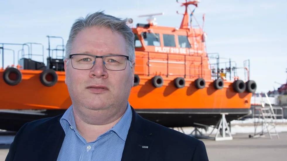 Ny båt. Henrik Vuorinen, chef för Luleå hamn, påpekar att investeringen i en ny bogserbåt är nödvändig både av säkerhetsskäl och för att stärka sjöfarten i Luleå.