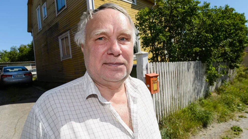 Lage Lind i Svartöstaden har varit utan telefon - två månader.