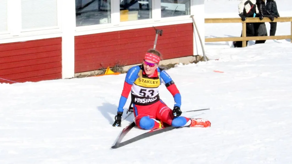 Annie Lind från Finnskoga kan trött kosta på sig ett leende efter andra guldet i D 20-22.