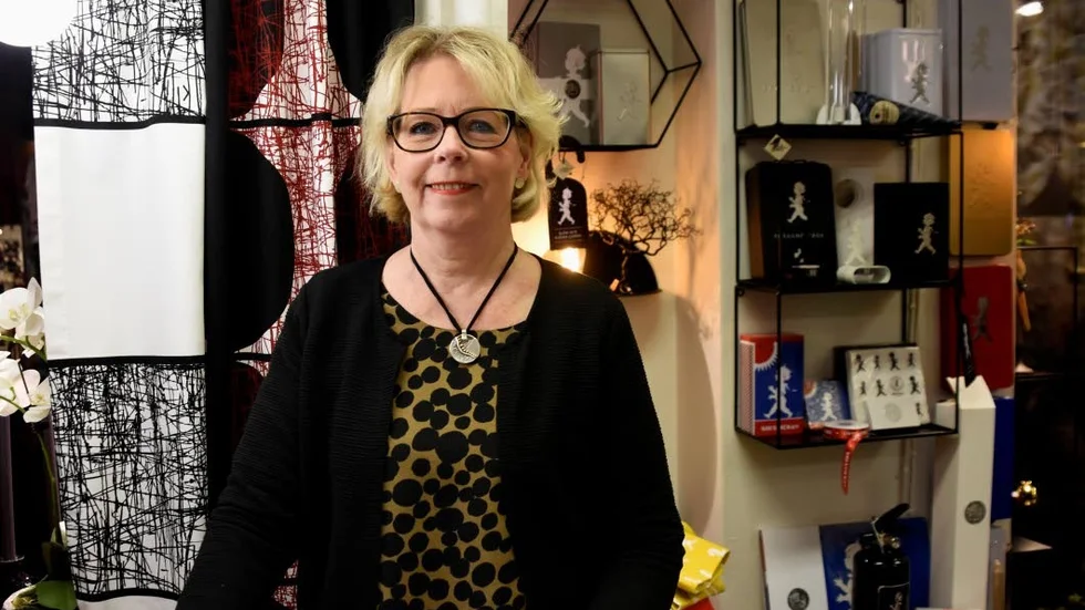 "Att ha mycket kundkontakt är tjusningen med detta jobb", säger Kathy Lindehag som har drivit Gardin galleriet i 20 år.