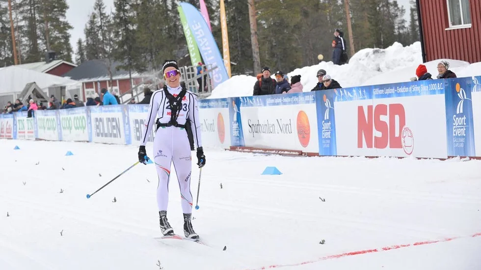 Lovisa Modig kom trea i damloppet av NSD Classic. Modig tog sig i mål drygt åtta minuter efter segraren Sofia Henriksson.