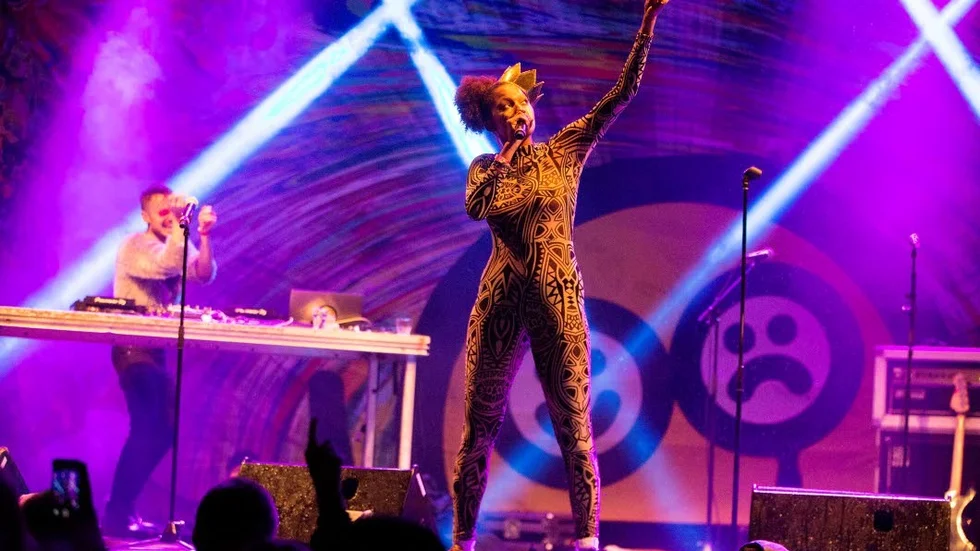 Festivalen Musikens makt 2019 ser ut att räddas. Kommunen ställer upp med ett bidrag som ska täcka en eventuell förlust upp till 300 000 kronor. Bilden är tagen vid Musikens makt 2017 då Ebott Lundberg and the Indigo children uppträdde.