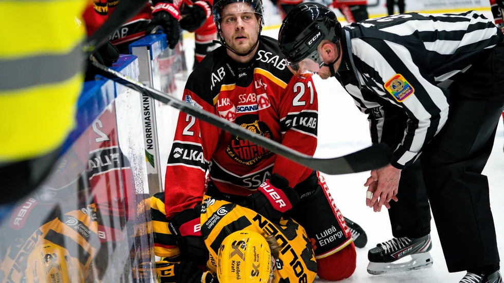 Juhani Tyrväinen och hans Luleå Hockey spelar mot Skellefteå AIK på bortaplan under tisdagskvällen.