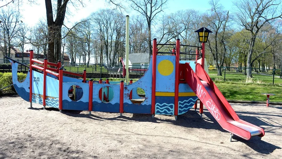 Lekpark. Lekparken i Stadsparken ska inte göras om samtidigt som kommunens andra parker, istället ska man uppgradera den till en generationspark under 2017.
