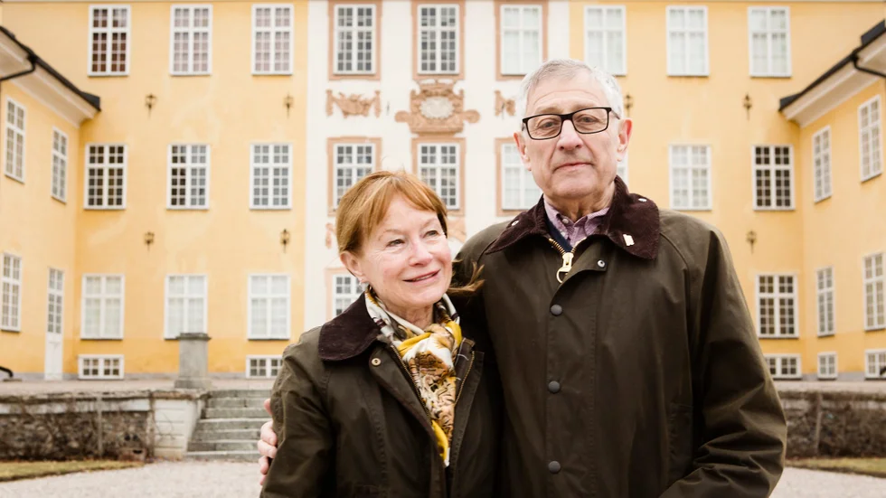Under helgen arrangerades en välgörenhetsloppis på Ericsbergs säteri till förmån för Unicefs arbete i Ukraina. På bilden ses Annika och Carl Göran Bonde.