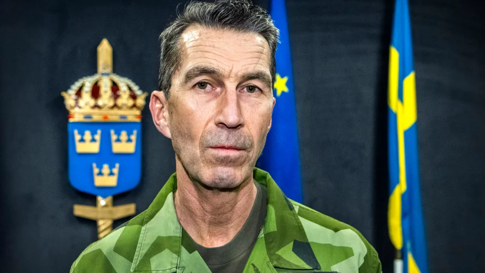 Det är dags att statsminister Magdalena Andersson (S) står bakom sin retorik och ger Försvaret de pengar som behövs, menar skribenten. På bilden ÖB Micael Bydén.