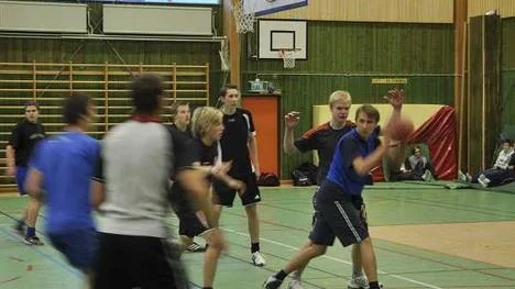 Skolmästerskap i basket hölls på tisdagen mellan de tre gymnasieskolorna i Östhammars kommun. Vann gjorde Forsmarks skola efter en dramatisk match mot Bruksgymnasiet.
