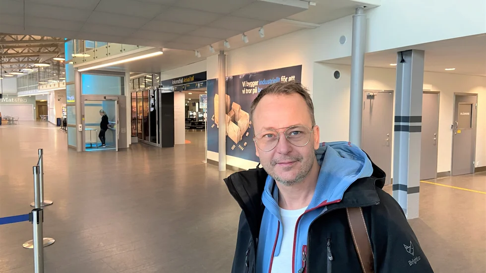 Kristoffer Wennström valde att testa Ryanair under deras första Luleåvecka vilket blev en överraskande dyr erfarenhet. Han missade att checka in online senast två timmar innan avgång och fick då betala en avgift på 650 kronor.
