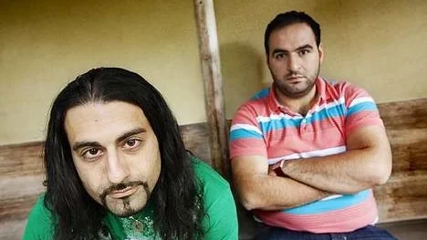 Journalisten Nima Dervish och socinomen Emre Güngör är aktuella med boken "Varför mördar man sin dotter?". En bok om hedersmord där de har intervjuat tre män som har mördat sin dotter/syster/kusin.