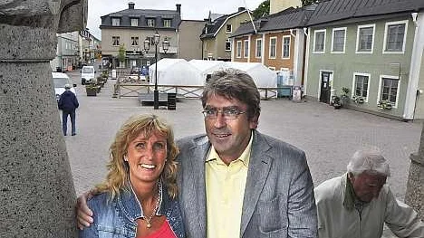 Ylva Vastamäki och Per Anders Andersson är två lokala företagare som  ska blåsa liv i Rådhustorget under en vecka.